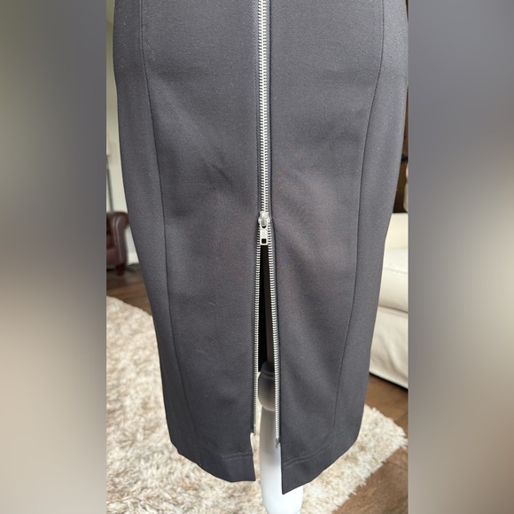 Twelfth Street by Cynthia Vincent SIZE 2 Black Scuba Dress With Geometric Design - Picture 6 of 12